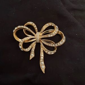 Ribbon brooch